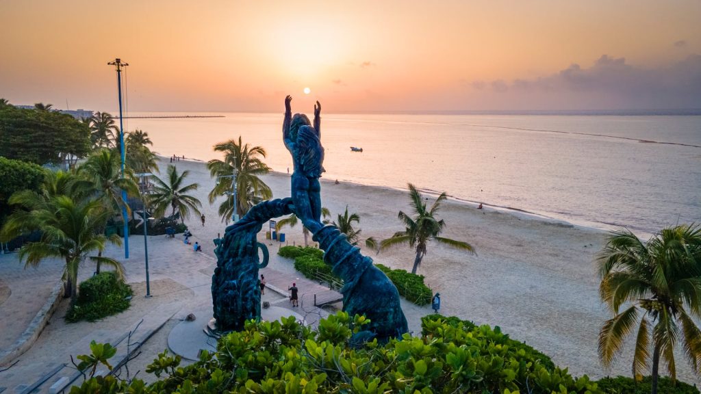 Sculpture Portal Maya in Playa del Carmen